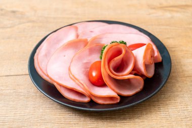 dilimlenmiş jambon füme