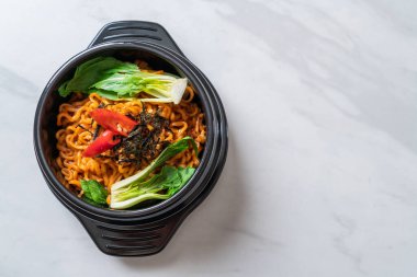 sebze ve kimchi Koreli anlık erişte