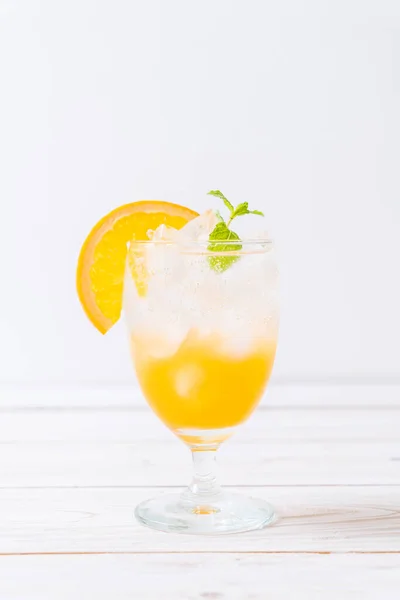 Jus d'orange met soda — Stockfoto