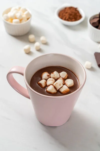 Chocolate caliente con malvaviscos — Foto de Stock