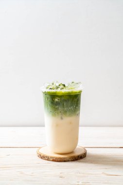 buzlu Matcha latte yeşil çay