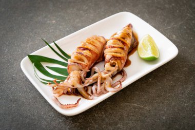 teriyaki soslu ızgara kalamar