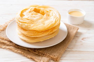 Kızarmış gevrek roti hamur