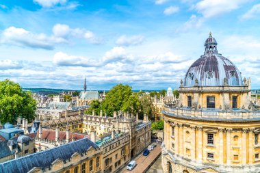 Radcliffe Kamera ve Oxfo Üniversitesi'nde Tüm Souls College