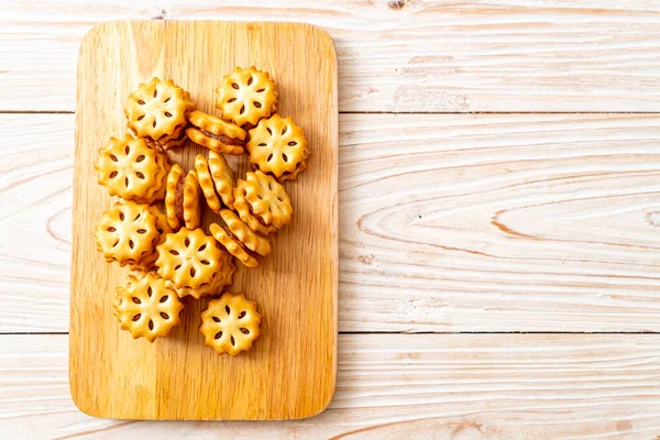 Biscuits with pineapple jam — Stock Photo, Image