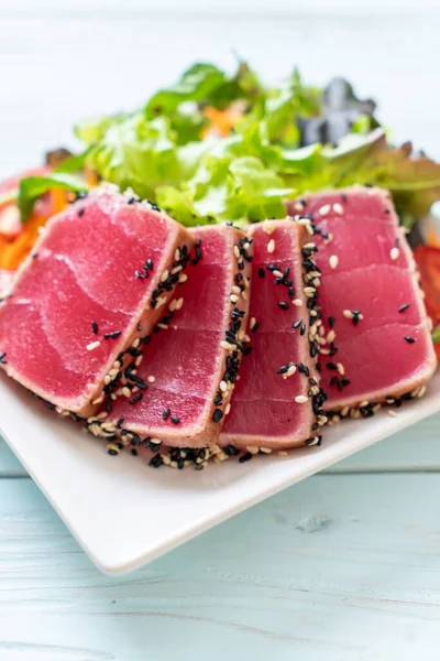 Taze orkinos sebze salata ile ham