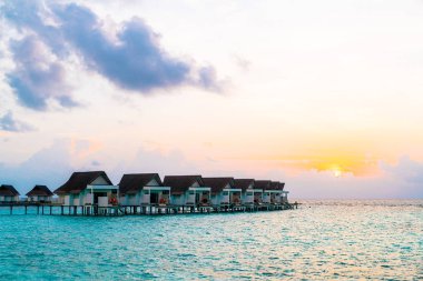 Plaj ile güzel tropikal Maldivler tatil oteli ve ada