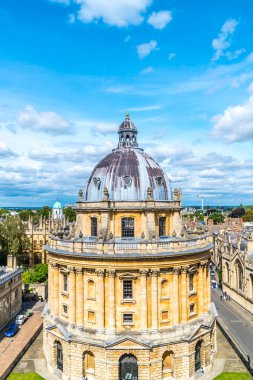 Radcliffe Kamera ve Oxfo Üniversitesi'nde Tüm Souls College