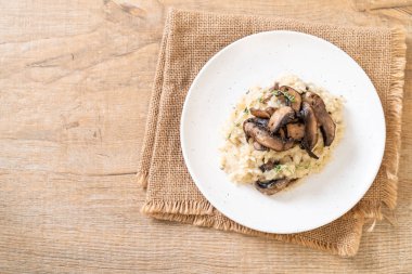 Risotto mantar ve peynir ile