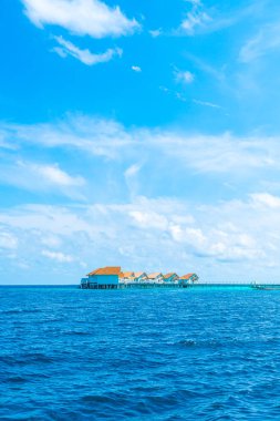 plaj ve deniz ile tropikal Maldivler tatil otel ve ada