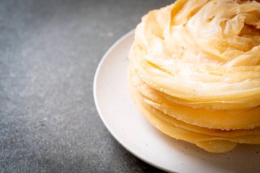 Kızarmış gevrek roti hamur