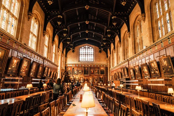 Oxford, Uk - 29 Ağustos 2019: Oxford Üniversitesi'nin büyük salonu