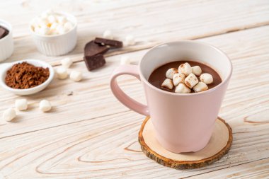 Şekerlemeli sıcak çikolata.