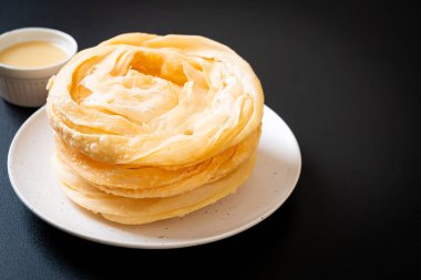 Kızarmış gevrek roti hamur