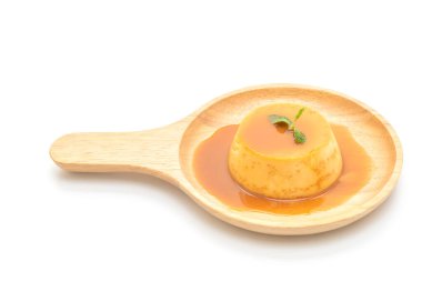 Ev yapımı karamel kremalı puding