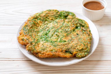  Kızarmış yumurta ve baharatlı karides hamur tırmanma