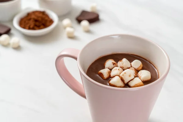 Heiße Schokolade mit Marshmallows — Stockfoto