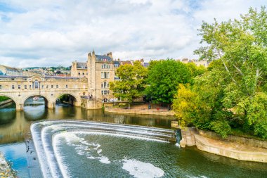 Görünüm pulteney Köprüsü river avon Bath, İngiltere