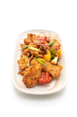 Cevizli kızarmış tavuk. 