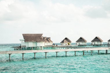 plaj ve deniz ile tropikal Maldivler tatil otel ve ada