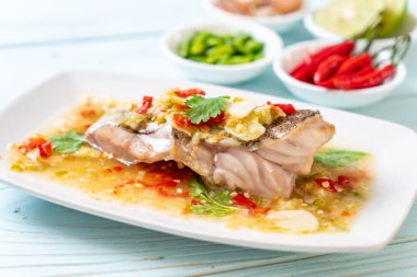 Kireç dressi orfoz balığı fileto Chili Lime Soslu buğulama