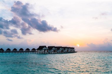 Plaj ile güzel tropikal Maldivler tatil oteli ve ada
