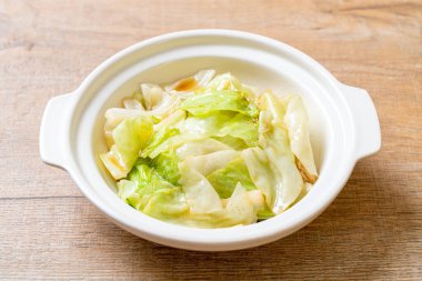 Balık soslu tavada kızartılmış lahana