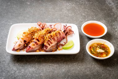 sarımsaklı kızarmış kalamar