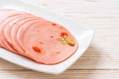 Biberli domuz sucuğu.