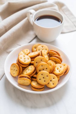 ananas reçeli ile bisküvi