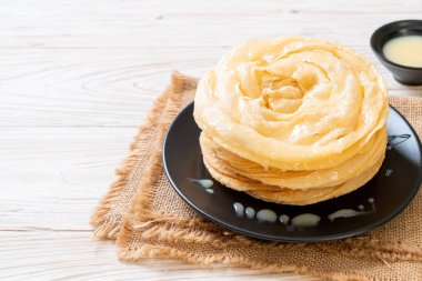 Kızarmış gevrek roti hamur