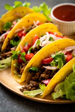 et ve sebze ile tacos 