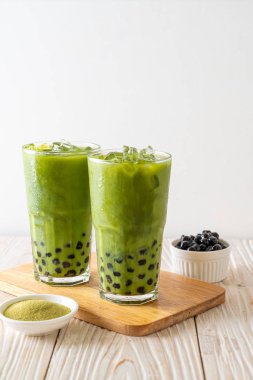 kabarcık ile yeşil çay latte