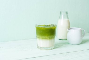 Buzlu matcha yeşil çay kahve