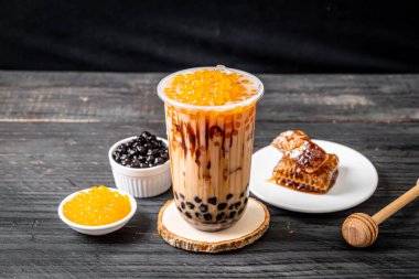 Kabarcıklı Tayvan sütü çayı