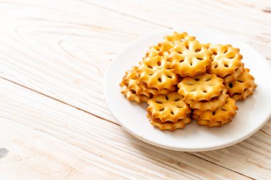 ananas reçel ile bisküvi