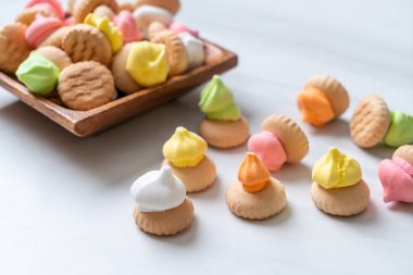 renkli şeker ile bisküvi ekmek