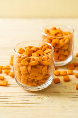 sarımsak bisküvi ekmek çubuğu