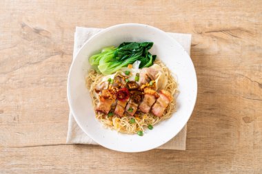 gevrek domuz yağı ve mantı ile yumurta şehriye çorbası