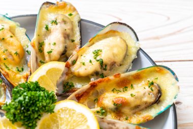 peynir pişmiş midye  