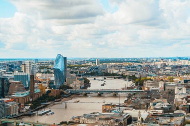 Thames Nehri ile Londra Havacılık Manzarası 