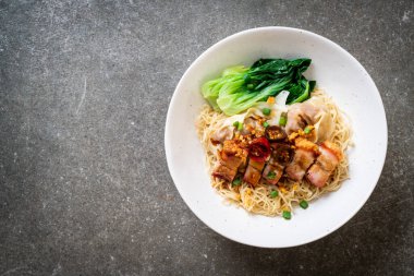 gevrek domuz yağı ve mantı ile yumurta şehriye çorbası