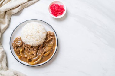 Dilimlenmiş Körili Pirinç