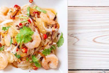 pamelo Baharatlı karides veya karides salatası