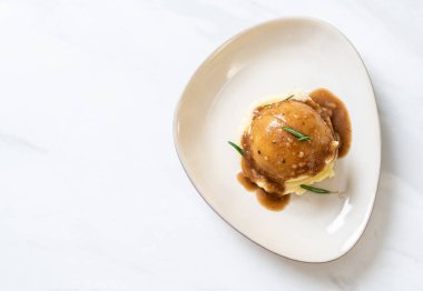 sos soslu patates püresi