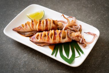teriyaki soslu ızgara kalamar