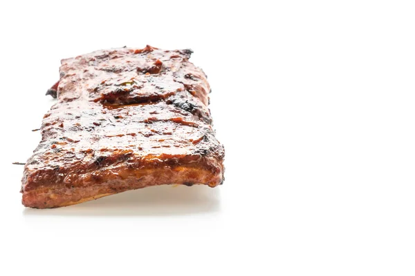 Costelas grelhadas de churrasco de porco isolado em branco — Fotografia de Stock