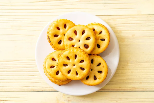 Biscuits with pineapple jam — Stock Photo, Image