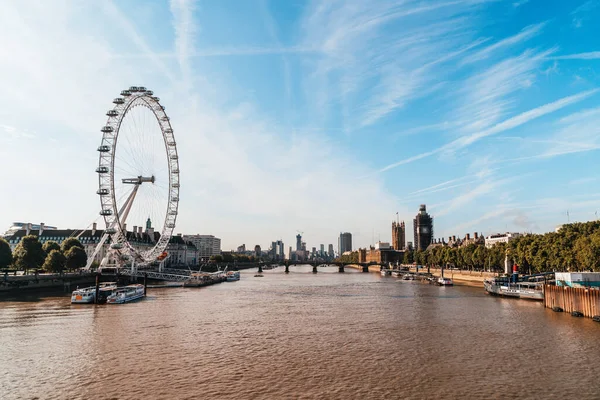 Big Ben e Westminster Bridge a Londra, Regno Unito — Foto Stock