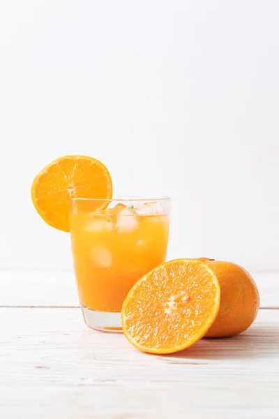 Jus d'orange avec glace — Photo
